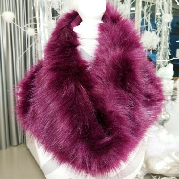 BURGUNDY FAUX FUR INFINITY SCARF - Picture 2 of 4